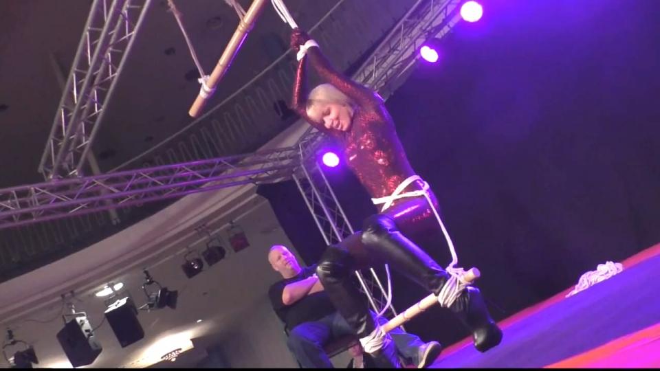 Predicament Endurance Challenge for Lillian Caine ! supertightbondage站视频Predicament Endurance Challenge for Lillian Caine !<br><br>模特Lillian在展会上进行表演<br><br><span style='color:#b0b0b0;'>[隐藏文字，购买后可见]</span>