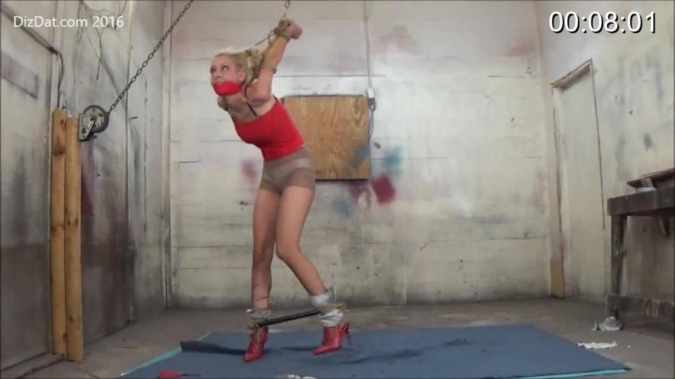 Sidnay Adams Im going to cut your pants off Sidnay is gagged with wrap , strappadoed ,and her ankles are tied to a spreader bar, Sidnays hair is tied. forcing her head back. To make things even more interesting, I am going to cut her torn jeans, OFF. Sidnay fights and goes (psycho) but it is going down with the help of some nice firm ass smacks. Once I get that done, I lower her to the floor to recover...<br><br><span style='color:#b0b0b0;'>[隐藏文字，购买后可见]</span>