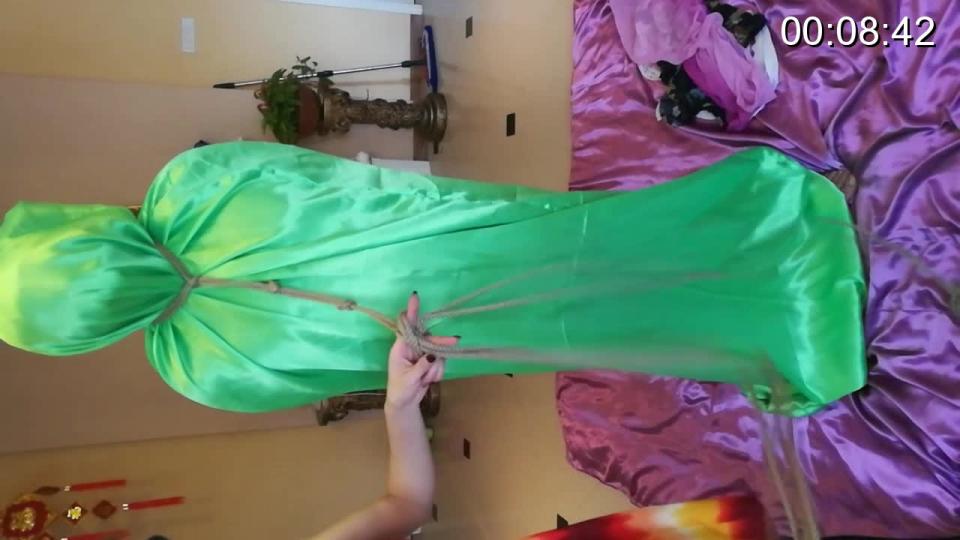 [Silk Queen] Mummified With Green Silk Pack ©Silk Queen