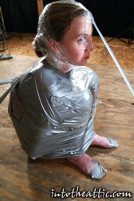 Scarlet &amp; Duct Tape 31 year old Scarlet now finds herself experiencing a little thing I call Penguinoisity. She's told to squat while she is wrapped in Saran wrap. Once she's been fully wrapped up the duct tape comes out. She is totally wrapped up, in a ball, from head to foot. Oh, and she has a vaginal stimulator installed.<br><br><span style='color:#b0b0b0;'>[隐藏文字，购买后可见]</span>