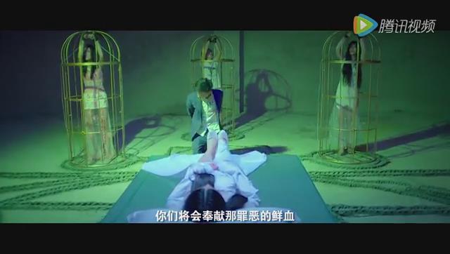 十二圣女 导演: 王斌<br>主演: 于艺术 / 姜语彤<br>类型: 剧情 / 惊悚 / 犯罪<br>制片国家/地区: 中国大陆<br>语言: 汉语普通话<br>上映日期: 2017-01-12(中国大陆)<br><br>十二圣女的剧情简介 · · · · · ·<br><br>　　少女安好因为一场突如其来的邀约来到富丽堂皇的碧落山庄，参加由富家公子组织的慈善晚宴，发现这里已经聚集了十二位女主播。然而豪华奢靡的晚宴背后，却隐藏着巨大的阴谋，那一夜，女主播们一个接着一个的消失了，她们唯一所剩下的难题就是活着离开……<br>