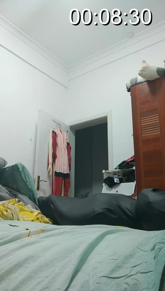 [a8604474] Trying Self Mummification and Escape ©a8604474<br><br>Summary:<br><br>This time I decided to wear two layers of zentai suit and one layer of mummy sleep sack for this video. This specific type of sleep sack is used for performance purpose, and a lot of people have asked me to film a self mummification video, so there you go. The lower body had a vibrator attached and also some tape to keep the vibrator in place, so this video does not have too much lengthy elements to support the duration. If you are interested in longer videos, please follow my updates in the future.