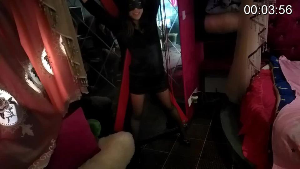 【女飞贼01】初出茅廬的百合女/00后美女小兰第一次试拍 美女小蘭偽裝成女飛賊潛入心上人梅姐家中“盜竊”，“不幸”被梅姐捕獲，倆人經過繩戀的洗禮后，雙雙墜入蕾絲愛河.<br>定拍微信 luna2113 加的时候注明“定拍”