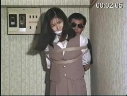 着衣紧缚 不多说自己看<br>女主挺漂亮<br>本来想发一金的，但是有限制