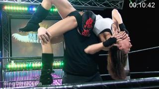 DestinyVSDemon(GOWDestructionVol1) 比基尼美女大战野兽猛男。从身形上看，野兽猛男力量上占据绝对优势，对抗开始后全程暴虐美女，多次使用锁技，并对美女的要害进行打击，美女全力反抗但是于事无补，最后被打昏并脱了上衣露出胸罩 。<br>