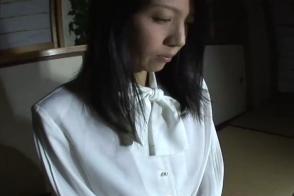 日本46岁人妻紧缚 总时长:55分钟<br>截取:12分钟<br>简介:46岁人妻捆绑跳蛋调教，感兴趣的可以看一下。