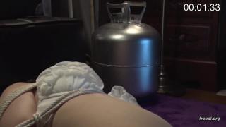 内衣美女捆绑放置 简单的内衣美女捆绑放置挣扎，白色内衣白色袜子，近11min的挣扎，卖金币，绝对实惠，不要错过。