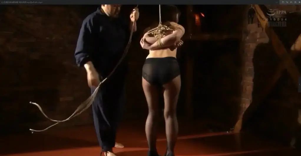  マニアの生贄 藍川美夏 标题  マニアの生贄 藍川美夏<br><span style='color:#b0b0b0;'>[隐藏文字，购买后可见]</span><br>导演:	魁  <br>制作商:	Attackers  <br>发行商:	蛇縛  <br>剧情 日本新出来的一部作品。紧缚调教挺精彩。希望大家喜欢。