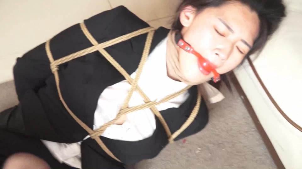 逍遥定拍，《苏敏的绝望》1小时完整原版版新发 以前发布过的《苏敏的绝望》是由1小时视频，剪辑成了47分钟的有字幕、音乐等元素的片子。<br>因有朋友想看该原版，现便发布的是1小时的原视频。