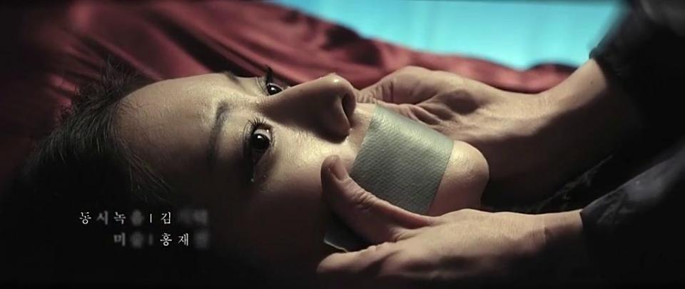 网络电影 受害者 피해자들 导演: 卢镇秀<br>编剧: 卢镇秀<br>主演: 柳泰俊 / 장은아 / 李相勳 / 연송하 / 李茂生 / 张赫镇 / 임예나<br>类型: 悬疑 / 惊悚<br>制片国家/地区: 韩国<br>语言: 韩语<br>片长: 88分钟<br>又名: The Suffered<br>剧情：男主绑架女主啪啪啪 然后女主斯德哥尔摩症赖上男主了 男主的跟另外一个女的啪啪啪 女主就拿刀杀了那女的  吓的男主一脸懵逼<br><span style='color:#b0b0b0;'>[隐藏文字，购买后可见]</span>