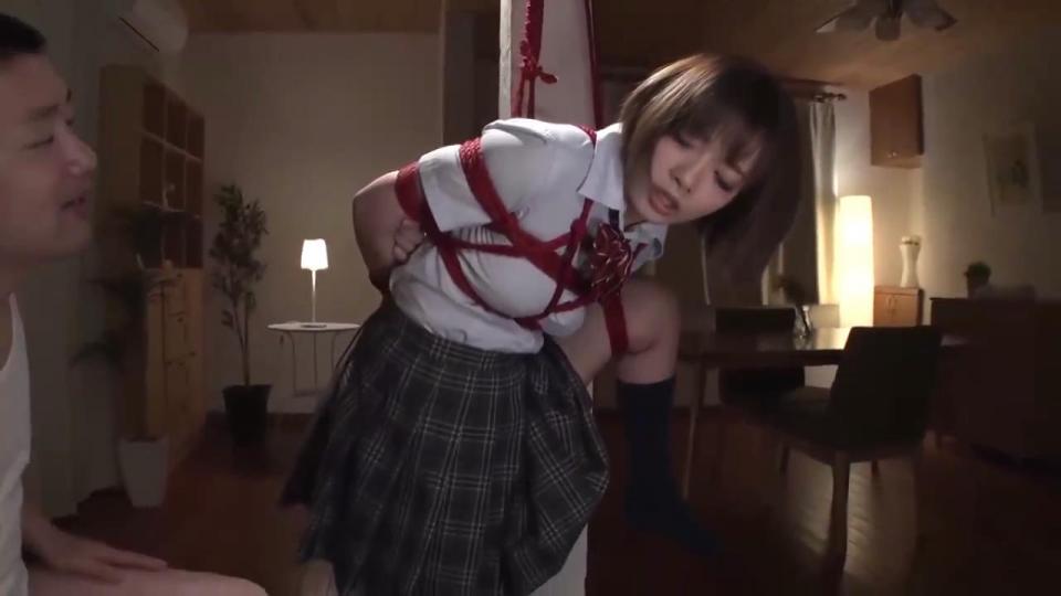 女子校生コスプレで凌辱ハメまくり4時間 <span style='color:#b0b0b0;'>[隐藏文字，购买后可见]</span><br>女优: 麻里梨夏   いろはめる   五十嵐星蘭   まなかかな   <br>片商: レアルワークス<br>标签: 4时间以上作品 Cosplay 高清画质 ベスト・総集编 中出 校服 泳装 羞辱<br>发行日期: 2019-07-26<br>制服、体操着、スクール水着で凌辱され続ける少女達。制服姿で緊縛され玩具責め、媚薬をマンコに入れられてのキメセク！下校途中に雑居ビルに連れ込まれ無惨に犯され生中出し！体操着のミニマム少女をイラマ責め！スク水が似合う微乳少女をイカセ調教！様々なシチュエーションと女子校生コスが男の欲望をそそらせる濃密な時間。清楚で可愛い女の子達がド変態で過激なプレイで淫らにイキまくる！