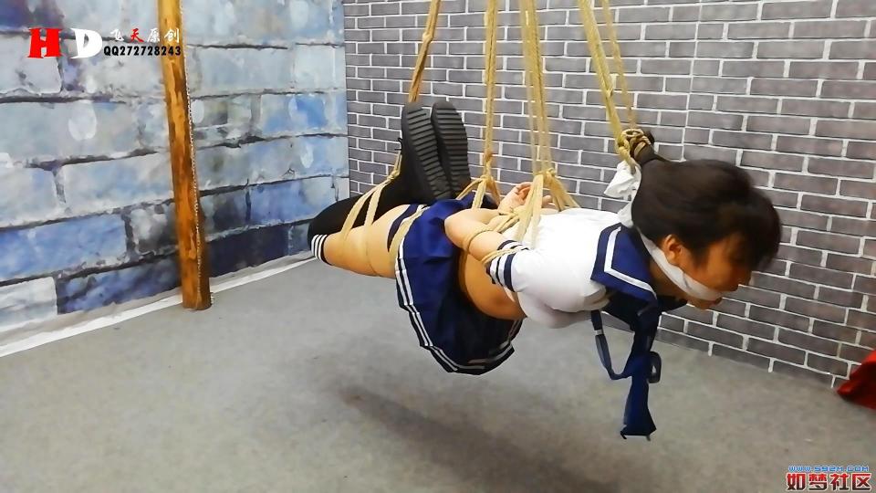 HD飞天原创：云儿仰缚、驷马、悬空驷马吊，TJ、TK不断...... 把云儿连捆带绑，驷马紧缚放置空中，折腾了半天，加上TJ、TK不断，真把她搞水啦<br>定拍咨讯、约拍交流请加QQ272728243