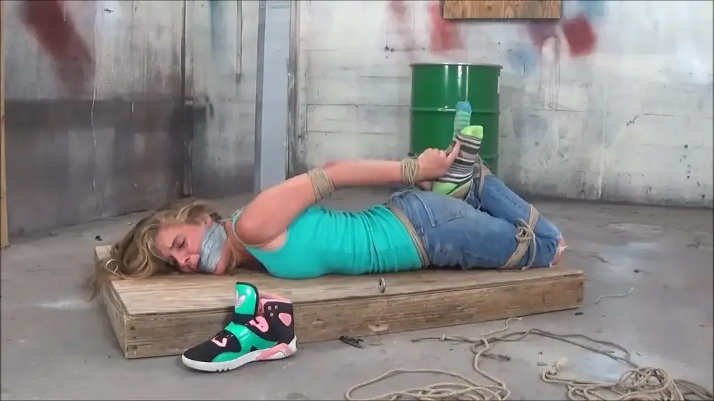 Nichole would not give up I had a new model watch while I made this clip with Nichole. I find the quickest way for a new gal to learn is by watching the best model I have. Nichole dressed in street clothes. tank top, jeans and sneakers is tape gagged and tie to the post in a sitting position. Her wrists and elbows tightly tied behind the pole. I have her knees and ankles tied. But her ankles are tied to an anchor point. This frustrates her and she starts her struggling immediately. Kicking her feet , pulling the slack out of the rope. The new girls looks on, wide eyed. I walk in and release her ankles and knees and tie them crossed at the ankles.. You know I do so much tying and retying. Nichole slips out of this and then that....Too much to describe. Nichole works on her escape constantly You can see the preview. I finish her off with a hogtie....I hope the new girl was paying attention.<br><br><span style='color:#b0b0b0;'>[隐藏文字，购买后可见]</span>