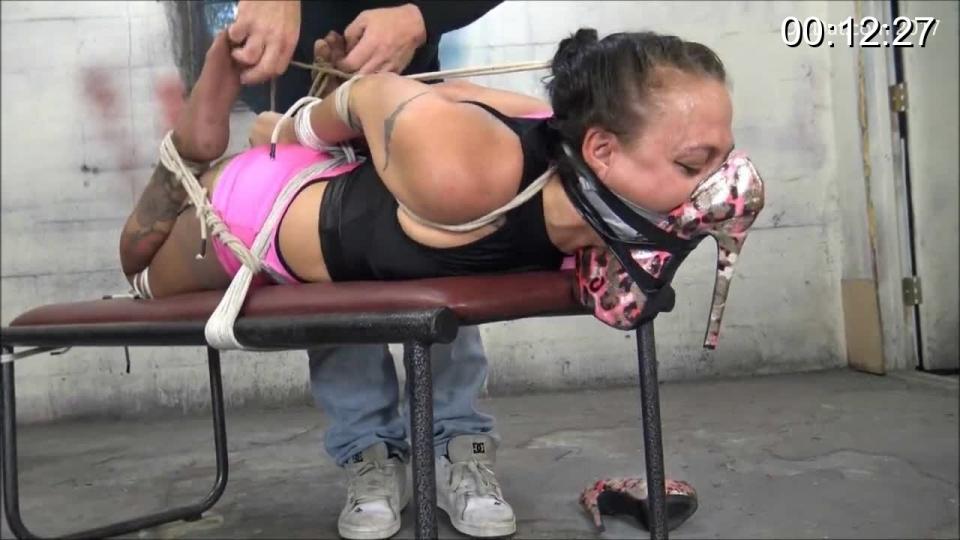 Brenda gets the works Brenda is back and of course i had the bench ready and waiting. I have her tape gagged and tied to the bench, face down. I pull her legs back leaving her frog tied. next I tie her elbows together, add a hair tie. Next I remover her heels and tickle the out of her feet and last.....Just because I could I taped her shoe to her face<br><br><span style='color:#b0b0b0;'>[隐藏文字，购买后可见]</span>