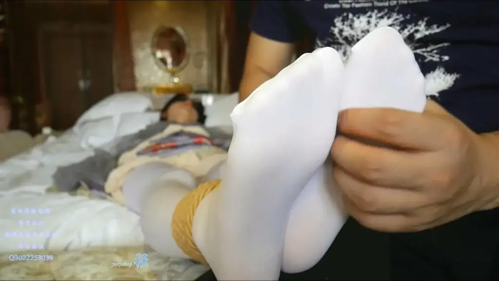 [定拍]00后lo娘少女の痒刑III 再次是大佬定拍的lo娘的tk体验 这么漂亮的妹纸这么忍心下这么狠的手呐~   咨询定拍请联系 盗卖的太多...全程移动水印希望看官老爷们理解 作者：倔强 Q 3022253039 欢迎交流 分享经验