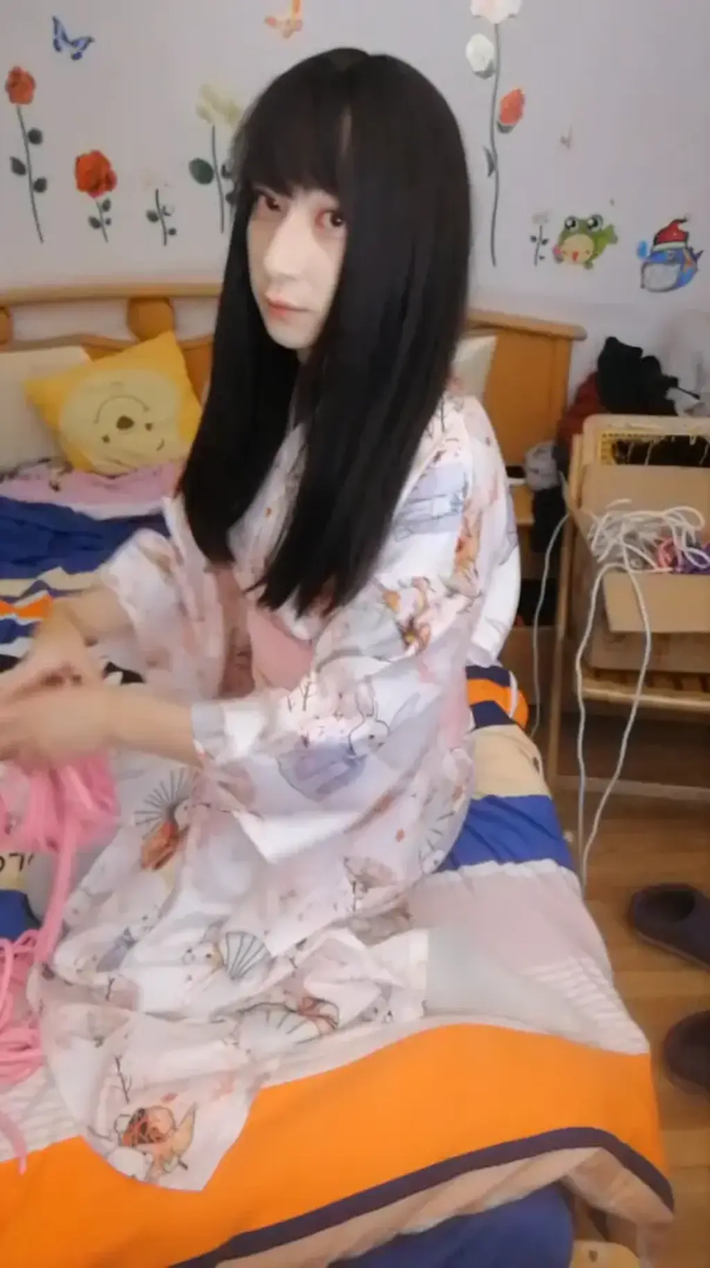伪娘水手服+白丝和风浴衣自缚 个人自制，水手服   白丝 和风浴衣 自缚<br>时间总长31分钟，有两部分组成<br>强调是男孩子，不喜勿买<br>寻找同好欢迎私信。<br>之前有一位自称北京绳师的同好看到请再私信我一次，因为我不小心删掉了私信没记下QQ号。<br>