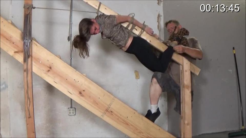 Nichole on the stairs Nichole makes one of her toughest clips to date, Tied in three different positions. She starts out bent over , elbows tied to the post with one ankle tied to the post. Nichole wriggles and twists trying to free herself....I take her other leg and tie it high in the air, twisting her even further, next Nichole is backed up to the pole, elbows tied still on one leg. The best is save for the last....Nichole is now hanging....Put in to a hanging hand rail hogtie. hair tied, foot tied and tickled.<br><br><span style='color:#b0b0b0;'>[隐藏文字，购买后可见]</span>