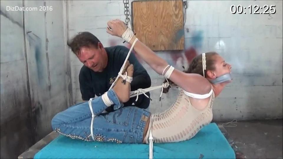Amber's first Bondage clip Brand new, Gal next door Amber came down to the studio tonight and just blew me away. No complaining, No quitting, Just lets do this and have some fun. At one point I was cranking her up in a tough back arch and she said thank you...... That never happens/, She got her audition hogtie complete with nose hook Welcome to my team Amber.<br><br><span style='color:#b0b0b0;'>[隐藏文字，购买后可见]</span>