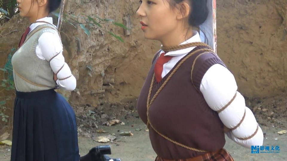 MJ影视 戴着重镣的女孩 刘冬梅 苏冰倩 MJ影视 戴着重镣的女孩 刘冬梅 苏冰倩<br>创作 mj影视<br>剧情 mj影视女犯作品。希望大家喜欢。<br>片名：戴着重镣的女孩<br>主演：刘冬梅 苏冰倩