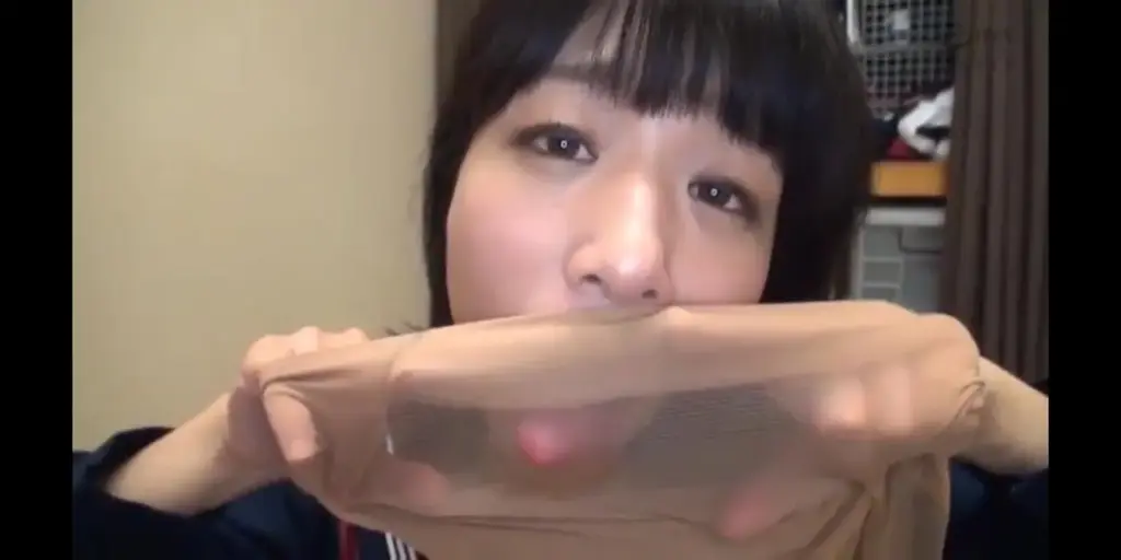 神パンスト まなかかな 制服ロリ美少女の美脚を包んだ生ナマしいパンストを完全着衣でムレた足裏からつま先を味わい尽くす！顔騎や足コキ、時には中出し時にはお尻にコスってぶっかけとやりたい放題！発情させられ <span style='color:#b0b0b0;'>[隐藏文字，购买后可见]</span><br>神パンスト まなかかな 制服ロリ美少女の美脚を包んだ生ナマしいパンストを完全着衣でムレた足裏からつま先を味わい尽くす！顔騎や足コキ、時には中出し時にはお尻にコスってぶっかけとやりたい放題！発情させられた女の変態調教絶頂プレイを楽しむフェチAV<br>