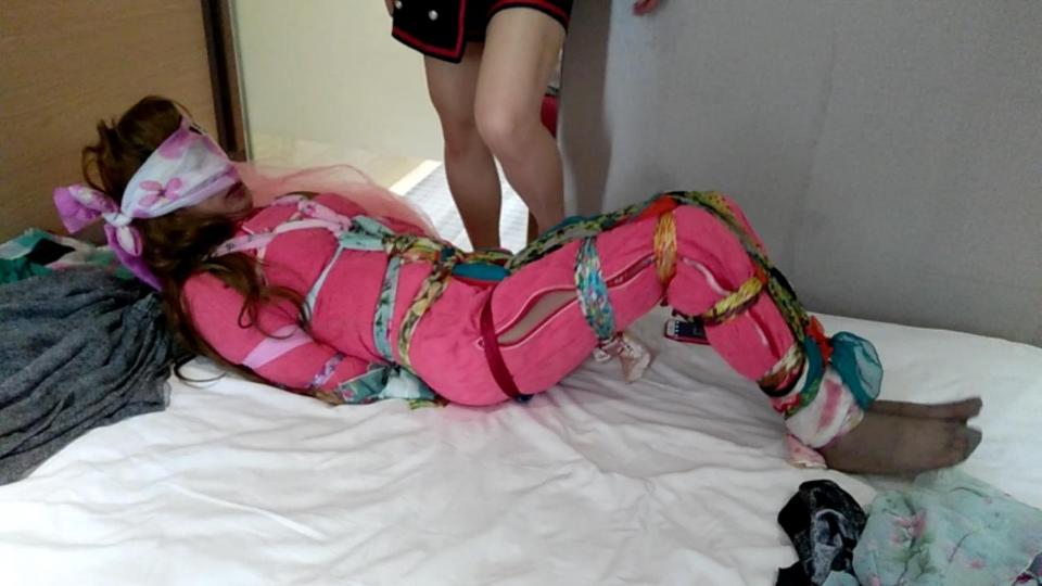 缠丝女王折磨灰丝袜旗袍女装大佬 缠丝女王折磨灰丝袜旗袍女装大佬<br>创作：缠丝女王作品<br>描述：缠丝女王折磨灰丝袜旗袍女装大佬，喜欢的不要错过 