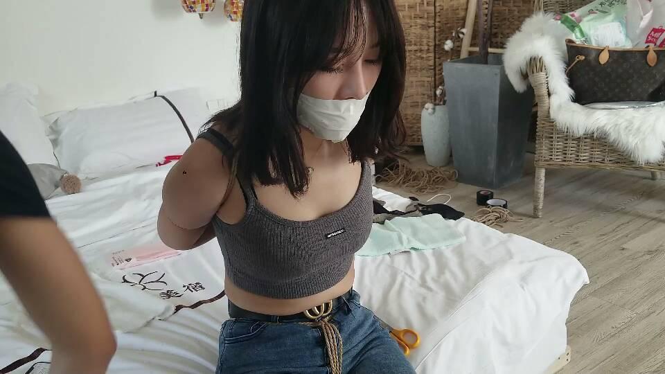 大胸美女堵嘴记上部  