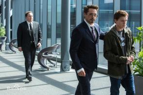 蜘蛛侠英雄归来 蜘蛛侠：英雄归来（Spider-Man:Homecoming）是2017年漫威影业与哥伦比亚影业联合出品，索尼电影娱乐公司发行的一部科幻动作电影，由乔恩·沃茨执导，汤姆·赫兰德、迈克尔·基顿、小罗伯特·唐尼、玛丽莎·托梅、雅各·巴塔伦、乔恩·费儒、劳拉·海瑞尔、赞达亚·科尔曼等主演。