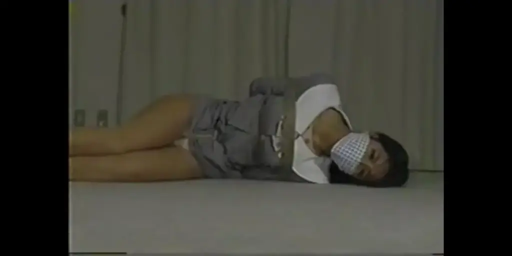 ボンデージ・ドリーム（緊縛幻想）■ No.33 <span style='color:#b0b0b0;'>[隐藏文字，购买后可见]</span><br>小川めぐみ	灰色ツーピース(水玉リボンのお嬢さん風)／ランジェリー<br>坂口じゅん	桃色ノースリーブジャケット＆白ミニスカ ／ ランジェリー