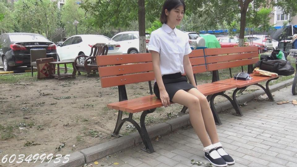 白领制服双鸥布鞋女孩  