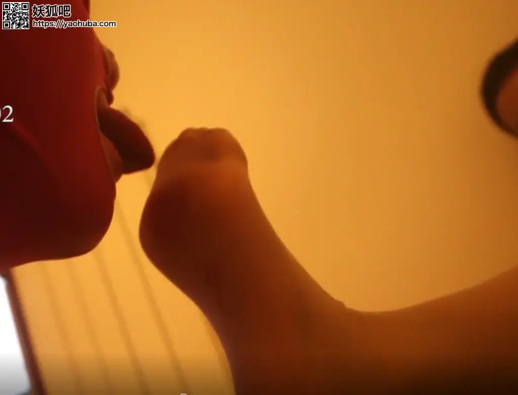 看惯了绳缚，再来部另类刺激的吧  艾丝S作品 名称 看惯了绳缚，再来部另类刺激的吧<br>创作 艾丝S作品<br>描述 艾丝S,丝袜高跟无情折磨奴隶，钻胯丝袜脚喂食，玩弄狗嘴羞辱                                                                                           <br>时间 