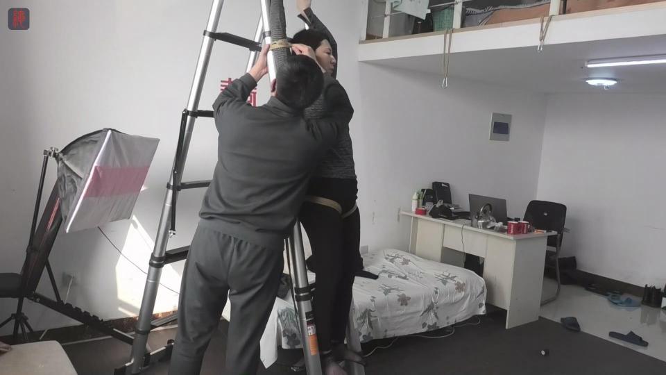熟妇绳 奴，、美胸诗韵“阿姨”，打底裤，水晶短黑丝，梯子捆绑，口球、内裤套头、固定、TJ，被勒坏的“阿姨”、不“完美”的游戏......，低价酬宾。  