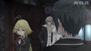 TRINITY SEVEN 魔道书7使者04 七人魔法使/TRINITY SEVEN 魔道书7使者剧情介绍：第04话 巨大迷宫与魔枪启动<br>　　学院再次陷入崩坏现象，除了拥有强大魔力的人，其他学生都睡着了。这次崩坏现象是由于住在地下迷宫的唯魔力暴走后引起的，于是莉莉丝等人前往地迷宫。迷宫中到处都是魔物，大家一路斩妖除魔，终于到达底部。雷纹拖住打算[手动滑稽]唯的米菈和雅琪欧，新他们打开被封印的大门，这时危险的巨龙出现了……