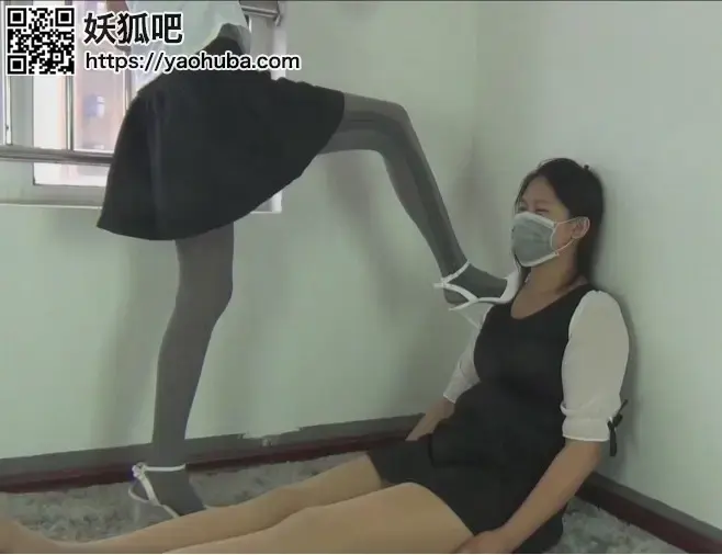 偶尔让女m帮我放松一下,也挺爽的 艾彩网—偶尔让女m帮我放松一下,也挺爽的<br>创作：艾彩网甜儿lulu作品<br>描述;艾彩网—-002-女女 第三部 一天女王上班非常累，于是让女m帮我放松一下,用脚各种踩踏女m。玩得很爽