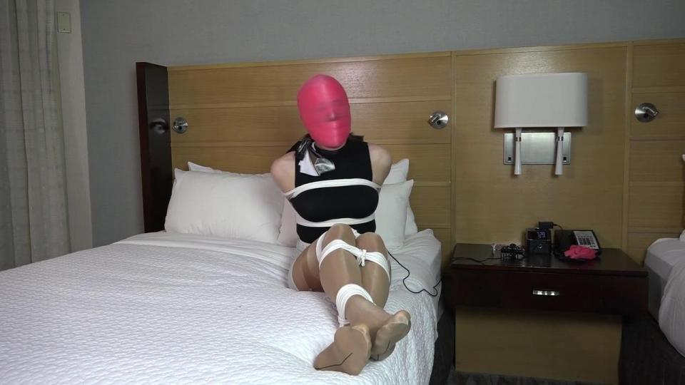 Sandra plays at self bondage in a resort hotel <span style='color:#b0b0b0;'>[隐藏文字，购买后可见]</span><br>Sandra plays at self bondage in a resort hotel, surprised as she stupidly takes a company laptop with her for the weekend