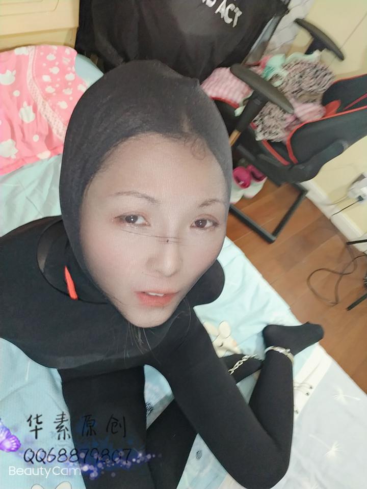 [华素原创] 厚黑丝，多层，丝袜全包 木乃伊 金属 手铐 镣铐 ，捆绑，真美女美脚身材好，SP,看看妹子是否逃的出来。 朋友订拍黑色题材 厚黑丝，多层，丝袜全包 手铐，捆绑，轻度SP妹子怕疼 ！！4K 高清设备拍摄,内容丰富<br>这次拍摄厚薄兼备，喜欢黑丝的朋友不要错过，妹子萌萌。视频接近1小时，唯美和严实并存，妹子瓜子脸，五官精致，不变形，爱全包会满屏荷尔蒙。<br> <br>最后附送一段 丝巾蒙面视频，给丝巾同好。解压密码 89757 内部是ZIP 文件 