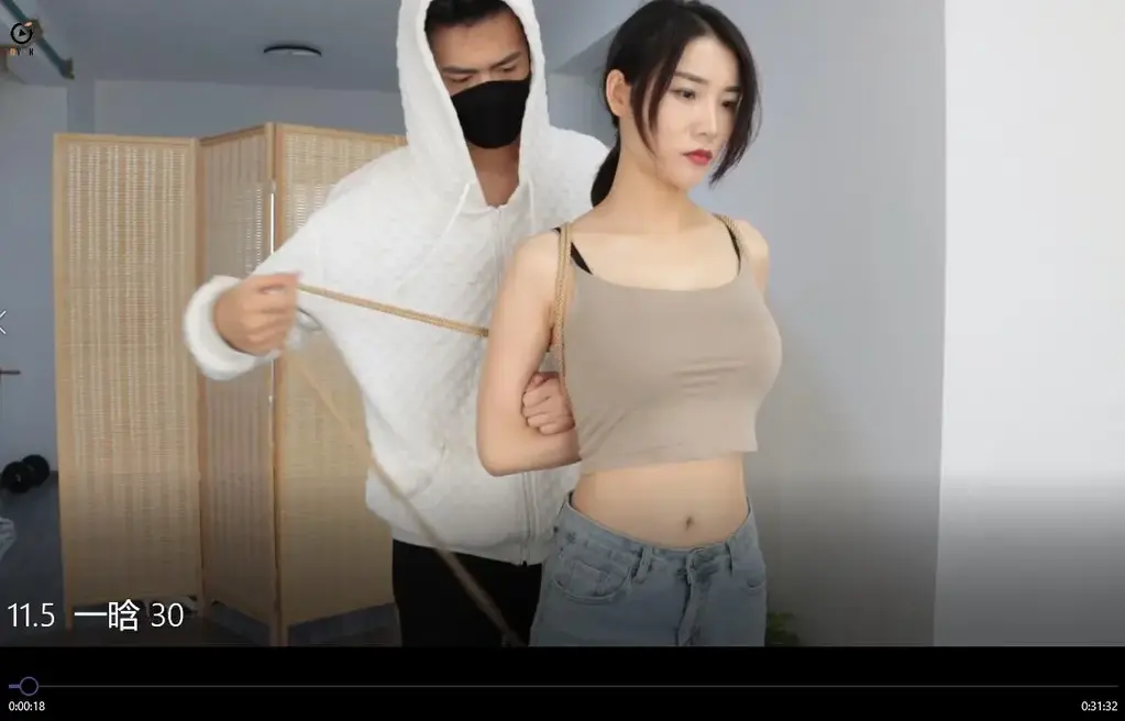 得意客定拍作品-紧缚放置挣扎 疫情期间拍摄的作品，一含的表现力非常好，牛仔裤也很显身材，感谢得意客工作室的辛苦拍摄。<br>内容：紧缚挣扎 口球 挑逗，一含小姐姐挣扎扭动着性感的身姿，被折磨的呜呜呻吟，楚楚可怜的表情不禁让人浮想联翩···