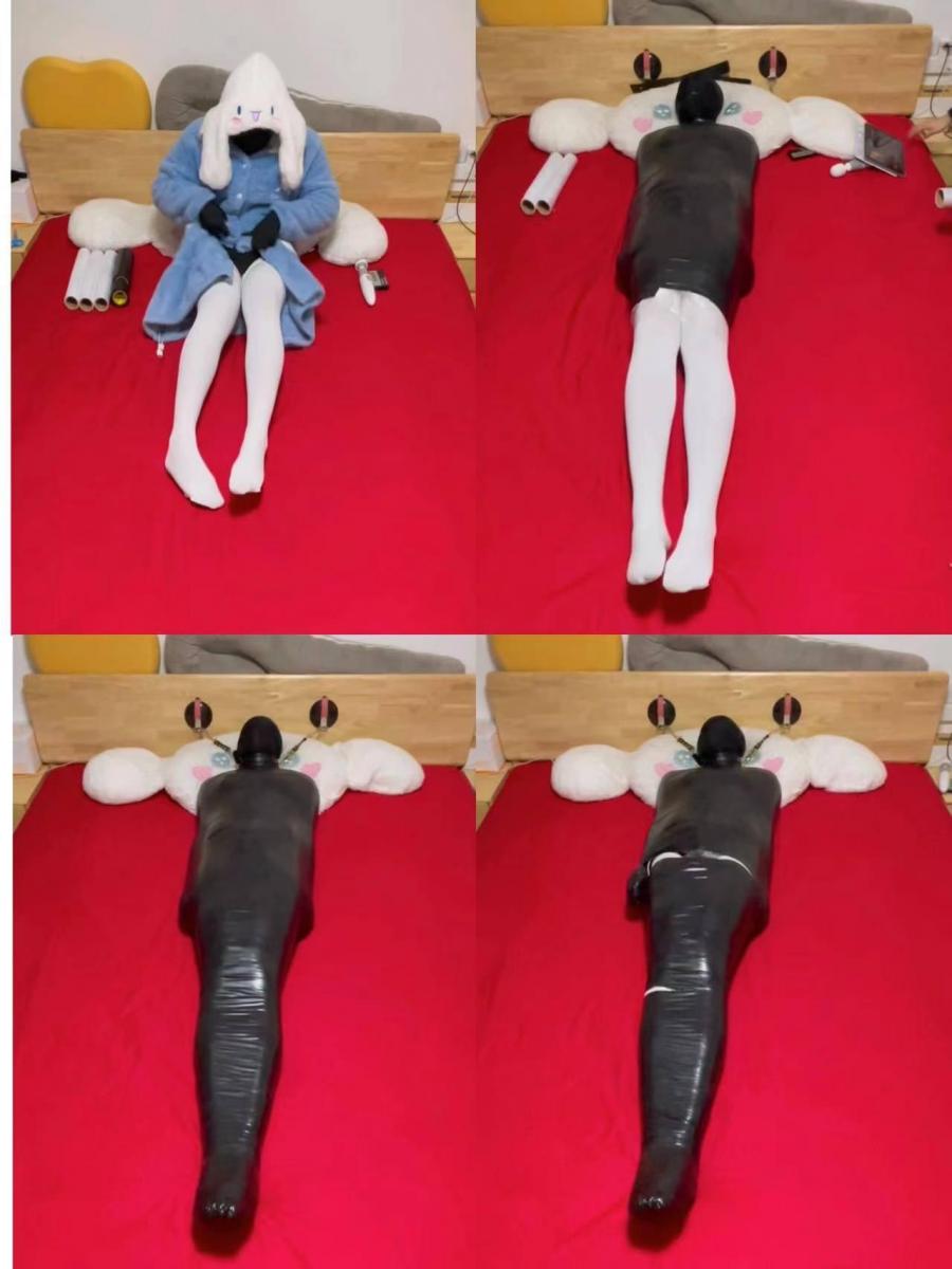 主人的多层超紧全包木乃伊之不可能完成的逃脱挑战 主人今天出门前也不忘折磨一番小伪娘，说只要小伪娘能在她回来之前挣脱自己的束缚，便答应下次捆绑调教自己，否则小伪娘会受到更加严酷的惩罚。如此诱人的条件肯定一口答应，却低估了主人的坏心思。<br>主人先是在小伪娘身上各处安放好可远程操控的小玩具，蒙上眼堵上嘴，再把双手用胶带一圈一圈的包上，接着用保鲜膜和胶带慢慢一层又一层将小伪娘牢牢束缚成木乃伊。在满意的完成了自己的作品之后，防止小伪娘因为挣扎而滚下床，主人还贴心的为小伪娘带上项圈，用铁环将小伪娘牢牢锁在床中央后，才放心的离开。<br>小伪娘是被绑的根本动弹不得，连挣扎都费力，加上主人小玩具时不时的不断调戏，即使拼命挣扎累的筋疲力竭，还是被主人折磨的强制GC。最后依然没能挣脱主人设下的木乃伊地狱，只能乖乖等主人回来松绑......