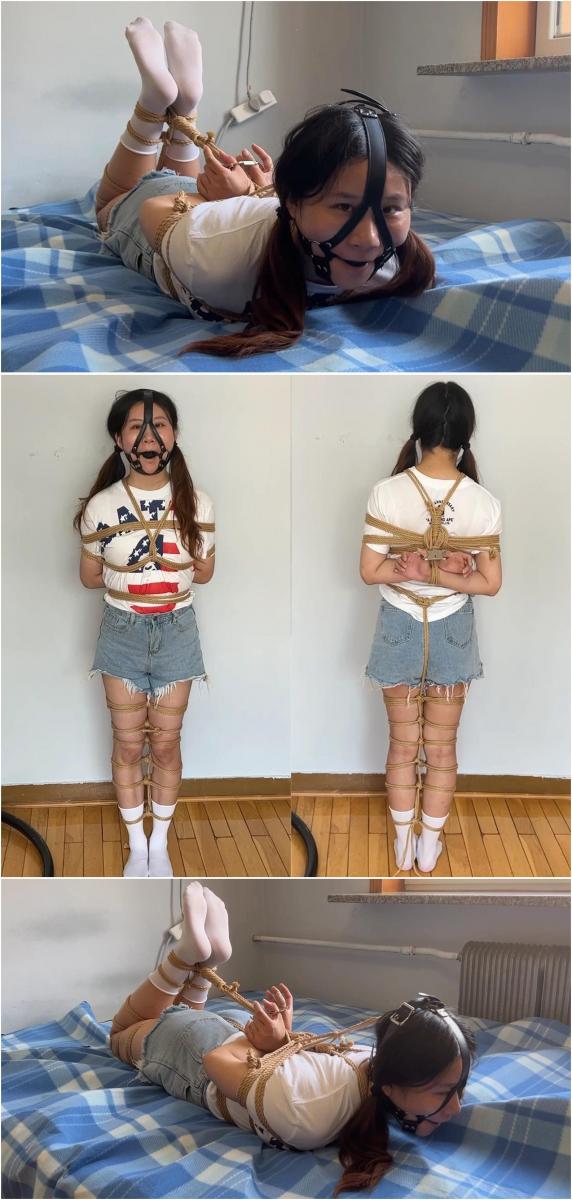 玩奴原创之翘臀新妹子私服白棉袜超紧蛇缚驷马，带上指铐！为什么第一次就绑这么紧？交流购约绑教程请加1152327635 解压密码<span style='color:#b0b0b0;'>[隐藏文字，购买后可见]</span>感谢各位同好对博主的支持！本次带来的新妹子的私服白棉袜超紧蛇缚驷马！带上指铐，马具口球堵嘴！妹子问我为啥要把她绑这么紧，完全动不了，根本挣扎不开！<br>另外为了方便各位同好约绑，博主最近推出了一个非常详细的约绑教程。里面有非常详细的从零基础开始教大家如何认识妹子，如何与妹子沟通等等。非常的实用，有兴趣的各位同好加1152327635咨询，备用805351328。<br>目前博主已经出了五个系列，分别是绝对真实调教系列，真实约拍系列，口水囚徒系列，紧缚实验室系列，美人小舔犬系列以及最新出的高颜值系列都非常精彩，各种元素满满，希望各位同好多多支持！<br>推特可以关注浅神。本频道提倡健康积极的绳艺亚文化，目的是给生活增添一些情趣，谢谢大家。备用联系方式qq805351328。<br>下载操作：<br>1、电脑下载<br>2、解压<br>3、将压缩包内rar文件名后缀修改为mp4。