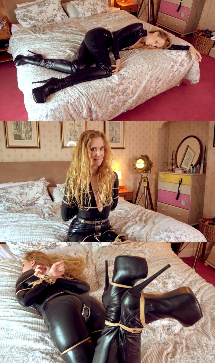 Catsuited and Pantyhose Bound Ariel Anderssen<br><br>What an exciting challenge. You wanted to dress me up in a latex catsuit, high OTK bots and steel chastity belt over the top, in order to tie me up in a tight inescapable reverse prayer, with pantyhose! Dressed up like this, I feel more like a domme, but you assure me that if I can get out of your tie, I'll be allowed to get my own back on you. But if I fail to escape, you'll put me in an even tougher predicament next time. So I give trying to escape my very best shot, describing, as I struggle, how I feel about being tied up so tight and inescapably by you!<br><br>多么令人兴奋的挑战。 你想给我穿上乳胶紧身连衣裤，高高的OTK机器人和钢贞操带，以便把我绑在一个紧绷的、无法逃避的反向祈祷中，用裤袜！ 打扮成这样，我感觉更像是一个笨蛋，但你向我保证，如果我能摆脱你的领带，我会被允许回到你身边。 但如果我逃不掉，下次你会让我陷入更艰难的困境。 所以我试图逃避我最好的机会，在我挣扎的时候，描述我被你束缚得如此紧密和不可避免的感觉！<br><br>Саtеgоriеs: FOOT, FEET FETISH, JOI, FOOT WORSHIP, FOOT TEASE, DANGLING, PANTYHOSE, SOLES, femdom, girl domination, humiliation, bondage, shibari, rope bondage, shibaru, suspension, belts, bedtie, hogtied, tight bondage, strict bondage, bound elbows, struggling, ballgagged, helpless<br>分类：脚，脚恋物癖，JOI，脚崇拜，脚挑逗，晃来晃去，连裤袜，鞋底，女性主导，女孩统治，羞辱，束缚，shibari，绳索束缚，shibaru，悬挂，腰带，bedtie，hogtied，紧束缚，严格束缚，束缚肘部，挣扎，ballgagged，无助<br>