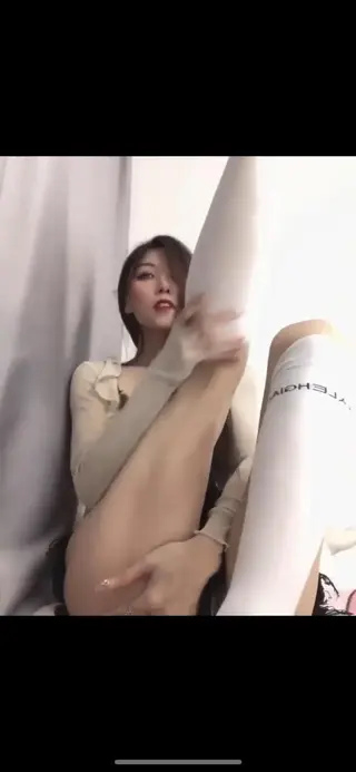 女王白袜诱惑调教舔脚 超高颜值御姐女主 第一视角舔脚淫语诱惑