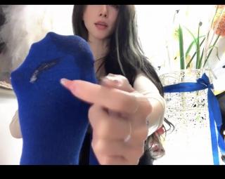 御姐女王诱惑调教舔脚 超高颜值女主淫语诱惑舔脚