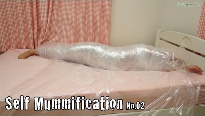 Self Mummification No.02 Self Mummification No.02<br><span style='color:#b0b0b0;'>[隐藏文字，购买后可见]</span><br>描述;自らをビニールシートに包まって行く姿を撮影したのですが、途中で、監督が「物足りない・・・」と感じ、女の子にこの状態でさらに「手首をビニールテープで、巻いて良いか」と尋ね、許可を得る事に成功！！