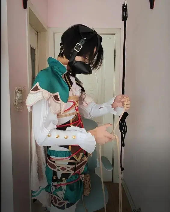 风神芝士の日常玩耍 风神芝士回来啦！本期视频请酌情购买，因为笨蛋芝士全程什么花样都没能做好，只能看到一只笨蛋在来回来去的系扣解扣...<br>全权当花絮来看叭！也是冒个泡证明俺还活着~有什么想法欢迎私信来提，芝士士没活辽qwq<br>解压密码<span style='color:#b0b0b0;'>[隐藏文字，购买后可见]</span>，改后缀名为.mp4即可食用~