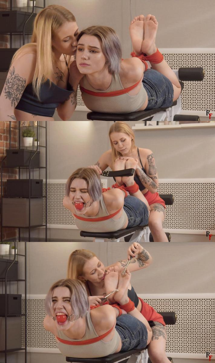 Astrid is hogtied and has fun while Olivia plays with her feet (UHD 4K MP4) RussianFetish<br><br>CATEGORIES: BALLGAGGED, BONDAGE, FOOT FETISH, FOOT TICKLING, FOOT WORSHIP, GIRL-GIRL<br><br>By John<br>Its revenge time! Today, barefoot beauty Astrid is hogtied with red ropes. Olivia comes up to her and after caressing her friend, she puts a ballgag in her mouth. Now Astrid is completely helpless and under her ex-ticklee control. Olivia smiles mischievously, waiting for fun.Olivia does the same thing with Astrid that Astrid did to her recently in this clip:Olivia is hogtied and has fun while Astrid plays with her feet (UHD 4K MP4)<br>Lovely Olivia tickles Astrids bare feet, licks them thoroughly with her tongue, sucks her cute toes, bites her soles, tickles her with combs, her nails, and other devices, and slaps Astrids feet with a paddle.Olivia is happy that she finally got to the tender and sexy feet of her bound friend Astrid and has fun with her victim to the fullest. Enjoy!<br><br>俄罗斯恋物<br><br>分类:BALLGAGGED,束缚,恋足癖,脚痒,脚崇拜,女孩-女孩<br><br>约翰<br>它的复仇时间！ 今天，赤脚美女阿斯特丽德用红色绳索绑起来。 奥利维亚走到她面前，爱抚她的朋友后，她把一个球袋放在嘴里。 现在阿斯特丽德完全无助，在她的前ticklee控制下。 奥利维亚调皮地笑着，等待乐趣。奥利维亚对阿斯特丽德做了同样的事情，阿斯特丽德最近在这个剪辑中对她做了同样的事情：奥利维亚是hogtied并且玩得开心，而阿斯特丽德玩她的脚（UHD4K MP4）<br>可爱的奥利维亚发痒Astrids赤脚，用舌头彻底舔它们，吮吸她可爱的脚趾，咬她的鞋底，用梳子，指甲和其他设备逗她，并用桨拍打Astrids脚。奥利维亚很高兴她终于得到了她绑定的朋友阿斯特丽德的温柔和性感的脚，并与她的受害者发挥到淋漓尽致。 享受吧！<br><br>Саtеgоriеs: TICKLING, BASTINADO, FALAKA, FOOT TORTURE, FOOT, FEET FETISH, JOI, FOOT WORSHIP, FOOT TEASE, DANGLING, PANTYHOSE, SOLES, femdom, girl domination, humiliation, bondage, shibari, rope bondage, shibaru, suspension, belts, bedtie, hogtied, tight bondage, strict bondage, bound elbows, struggling, ballgagged, helpless<br>分类：脚，脚恋物癖，JOI，脚崇拜，脚挑逗，晃来晃去，连裤袜，鞋底，女性主导，女孩统治，羞辱，束缚，shibari，绳索束缚，shibaru，悬挂，腰带，bedtie，hogtied，紧束缚，严格束缚，束缚肘部，挣扎，ballgagged，无助<br>