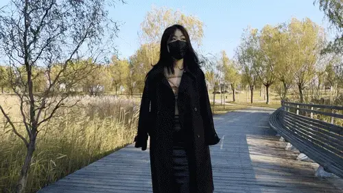【半岛束艺台】【户外】【波雅】YT1765 秋天的芦苇 在下了好几场雪后，猛然发现竟然还有一部秋天的户外没有发布。台长发现波雅似乎很享受跟路人在一起的感觉，若隐若现的肌肤和绳子让她既怕被人看见，又有些许期待，这种内心冲突带给观看者和当事人两种截然不同却一脉相承的心情，这正是捆绑的魅力所在。<br>【解压密码】peninsula2018,修改后缀名mp4，勿在线观看<br><br>【半岛束艺台】不做精品只做生活，用镜头记录真实绳艺，纯净捆绑，健康游戏！为每一个热爱捆绑的朋友展示最纯粹的绳艺，为每一个顾客用心打造属于您的专属作品。<br>本台主页：https://linzijun.app/@BDTV<br>联系方式：QQ2245148409/微信peninsulastudio/推@PENINSULABDTV6<br>业务咨询秒回，闲聊看心情，色情勿扰。<br>