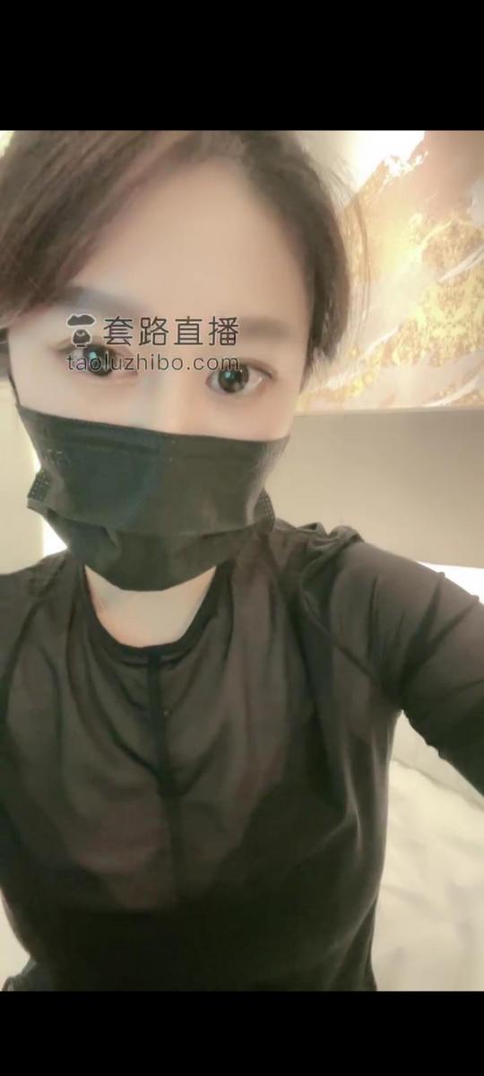 万黛 皮衣女王玩奴 皮衣女王调教，恋足遛狗，高跟鞋插嘴                                                 踩踏鞭打羞辱