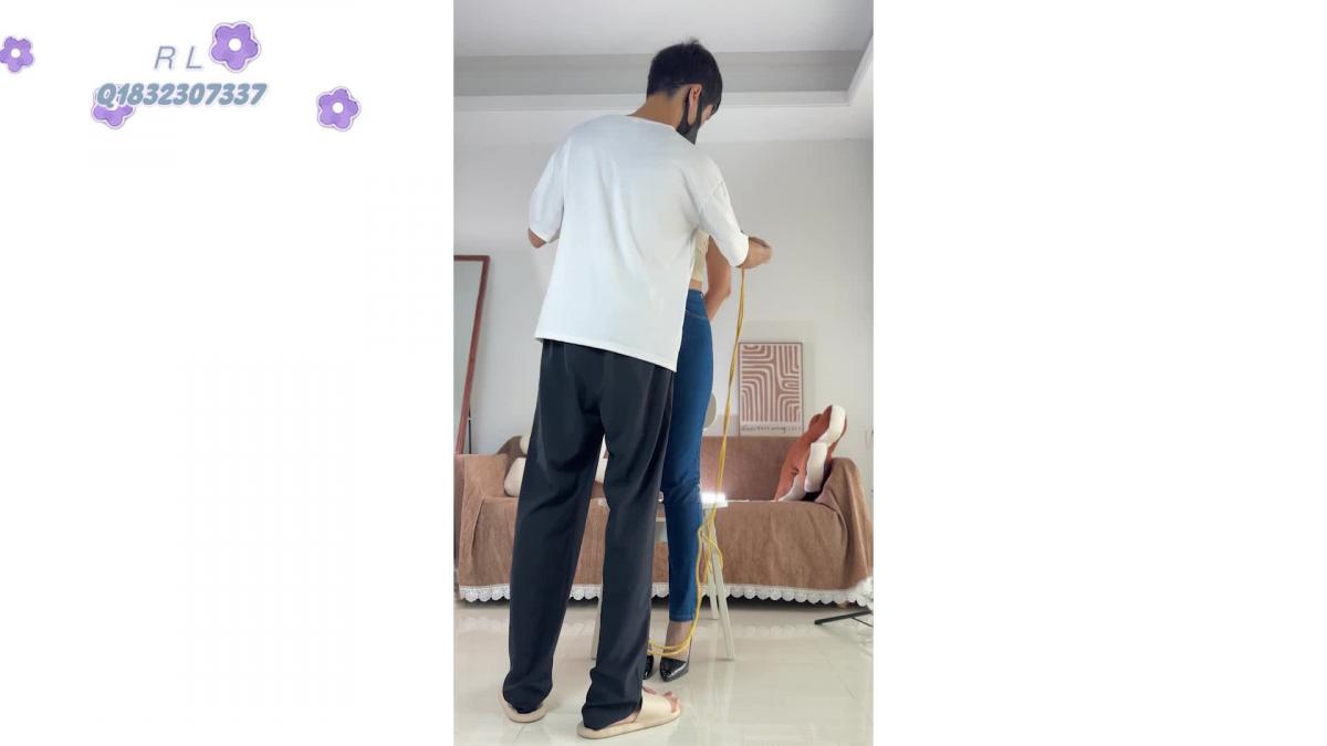 【RLL订制展示】OL驷马捆绑预览 RLL订制作品 OL驷马捆绑预览<br>专业模特进行捆绑，后手 上半身捆绑 最后在地毯上进行驷马束缚<br>由于第一个视频就被倒卖，所以妖狐吧正片推迟上架，如有需要请联系企鹅<br>包含两个镜头的预览<br>定拍咨询/另找南宁绳模合作 企鹅1832307337<span style='color:#b0b0b0;'>[隐藏文字，购买后可见]</span>