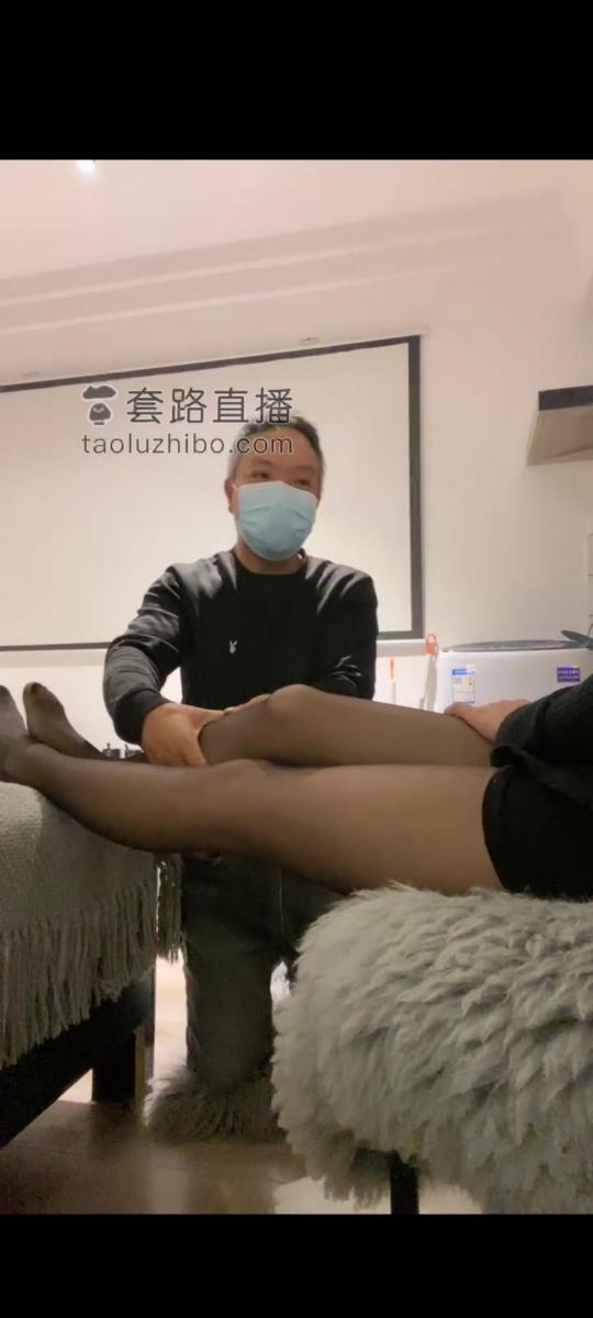Dola 老狗挑战一千耳光 新人女主调教老狗，黑丝诱惑，狗子迷恋                                       羞辱舔脚插嘴，狠狠踢裆，舔鞋底，打耳光