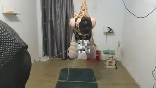 【预览剪辑版本】驷马坡度吊缚+丝袜口球堵嘴+假阳+大功率棒棒怼+肛钩+憋尿=玩命挣扎  全程糕潮  口水直流 【可乐原创】最真实的一次客户1v1实拍，驷马坡度吊缚 丝袜口球堵嘴 假阳 大功率棒棒怼 肛钩 憋尿=玩命挣扎  全程糕潮  口水直流