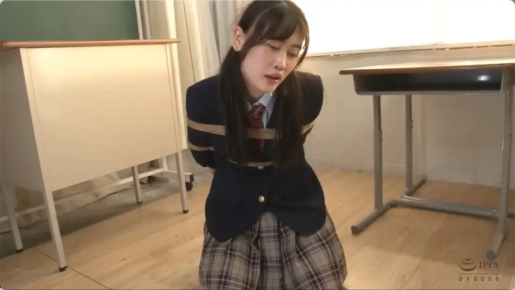 学生時代からマゾ牝犬に改造されてきた新任女教師 有馬みずき 番号:<span style='color:#b0b0b0;'>[隐藏文字，购买后可见]</span><br>发行日期:2025-09-09<br>导演:川村慎一  <br>制作商:シネマジック  <br>发行商:collect  <br>类别:SM 单体作品 制服 女教师 绳缚	<br>演员:有馬みずき <br>剧情：绳缚拷问制服女教师。